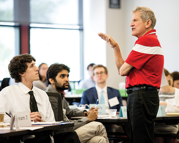 John Morgridge (BBA ’55) speaks to students in the Wisconsin
Entrepreneurial Bootcamp (WEB), a one-week intensive workshop in technology entrepreneurship for STEM graduate students.
